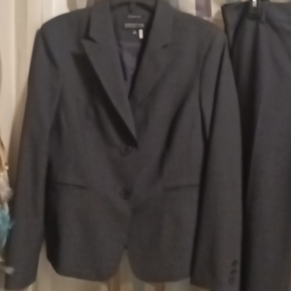 3 Pc Jones New York Women's Gray Stretch Pants, Skirt, And Blazer. - Picture 2 of 16